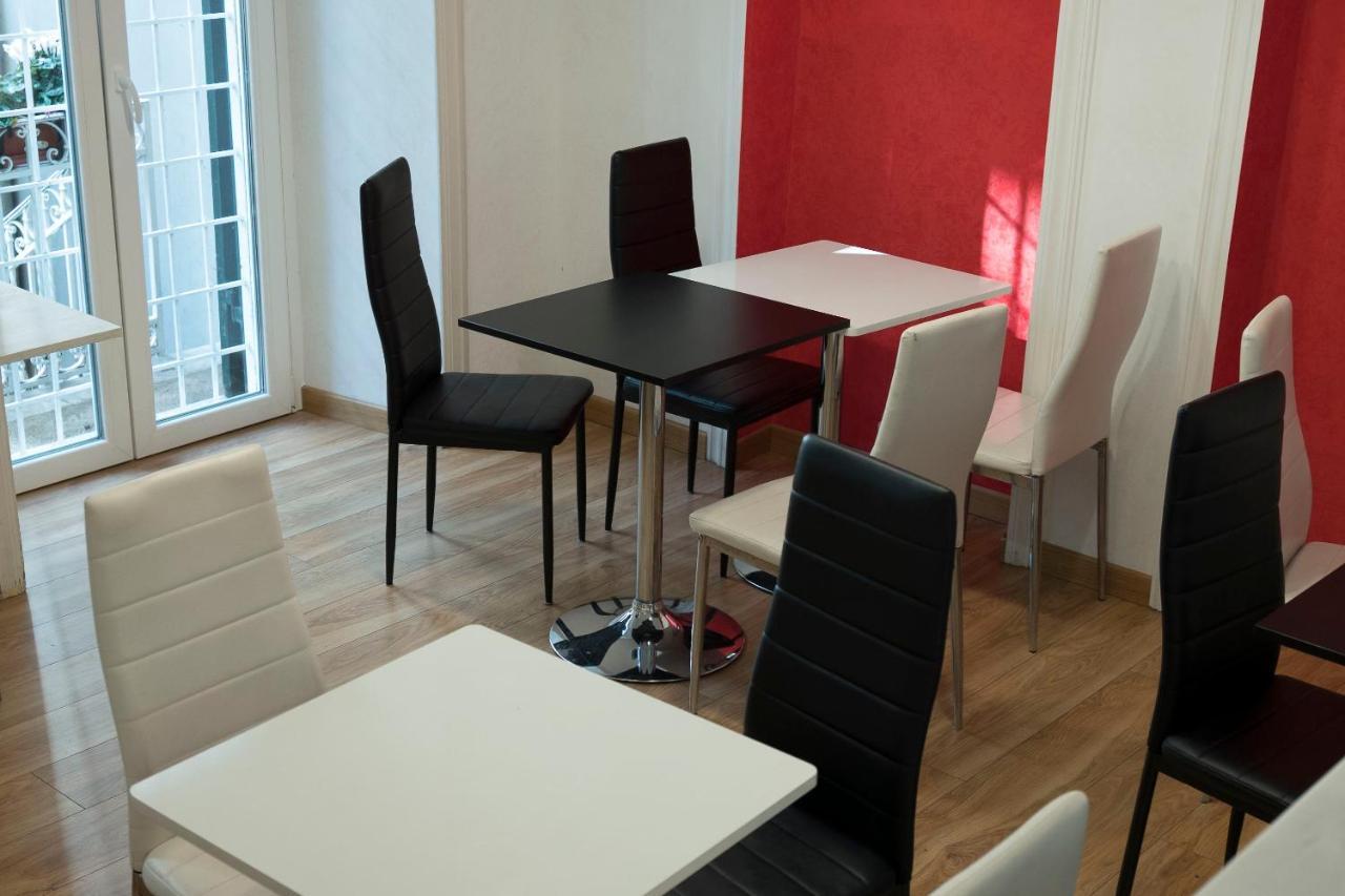 La Breccia A Porta Pia Bed & Breakfast Rome Exterior photo